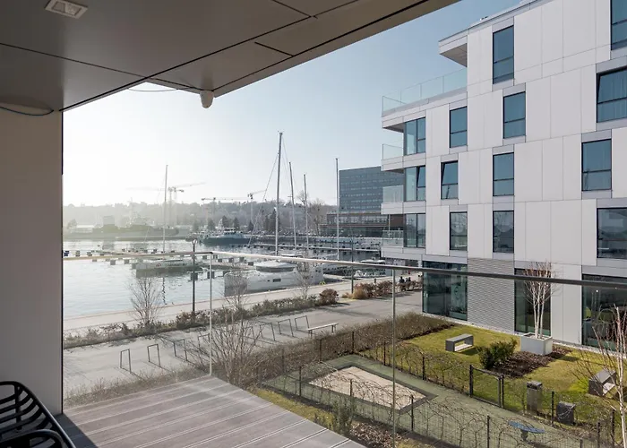 Luxury Yacht Park Marina View Parking Apartament