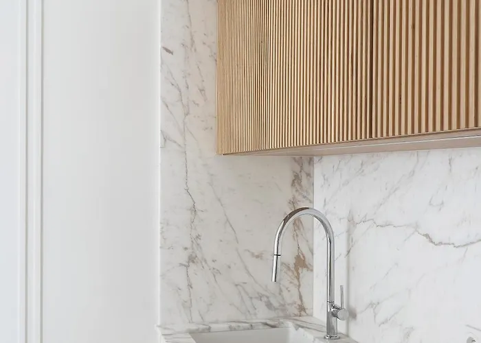 Luxury Yacht Park Marina View Parking Apartament *