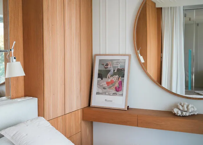 Luxury Yacht Park Marina View Parking Apartament *