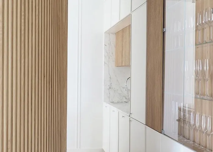 Luxury Yacht Park Marina View Parking Apartament *